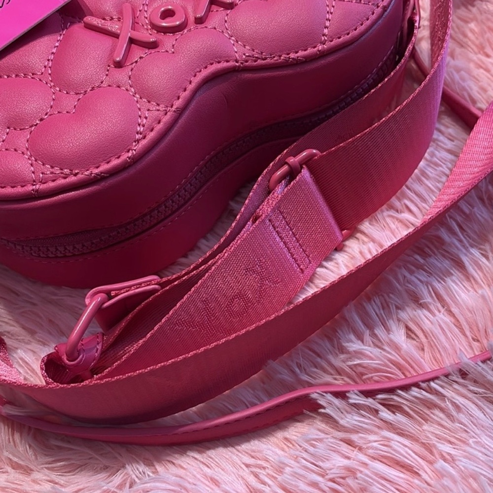 Betsey Johnson Pink Heart Crossbody 🩷 - Picture 7 of 7